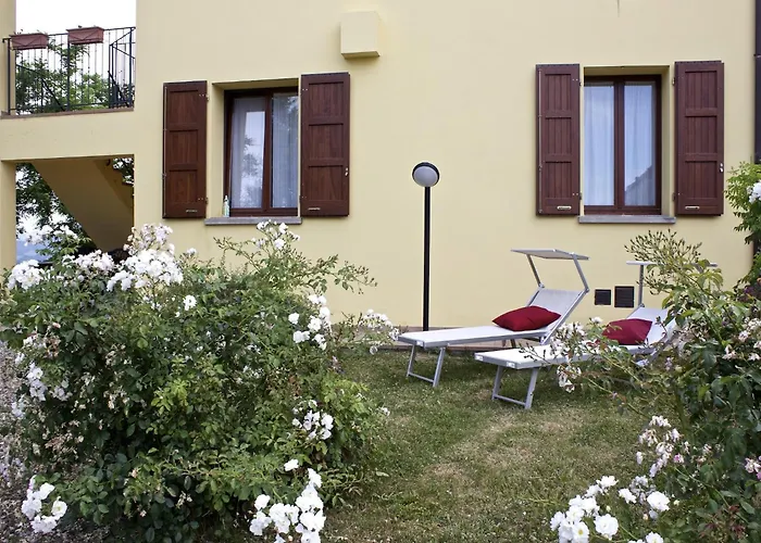 Rural Retreat In Sassoleone Апартаменты