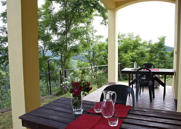 Апартаменты Rural Retreat In Sassoleone Sassoleone